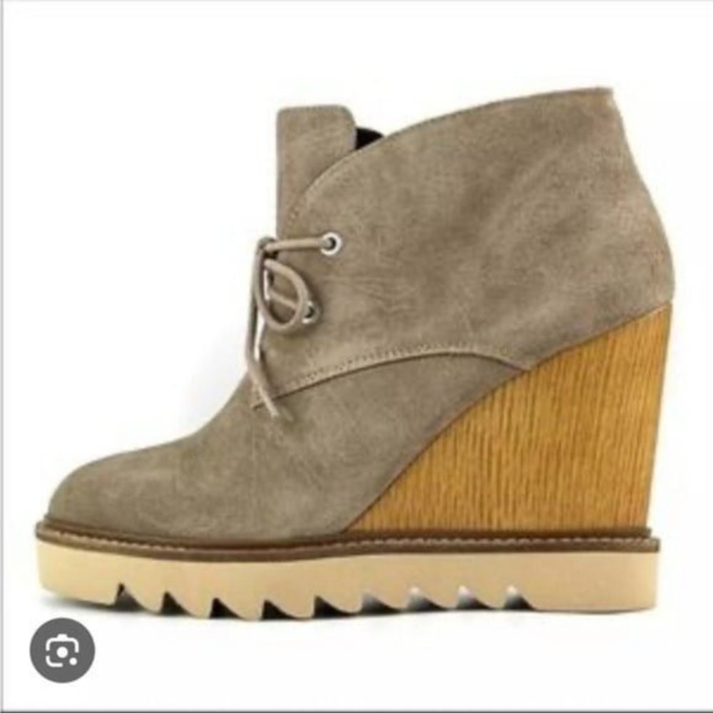 BCBGeneration Taupe and Tan Heeled Boots